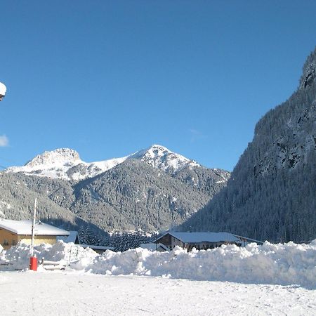 Hotel Ladina Campitello di Fassa Exteriör bild
