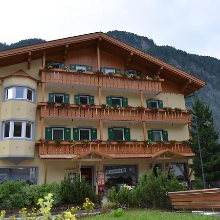 Hotel Ladina Campitello di Fassa Exteriör bild