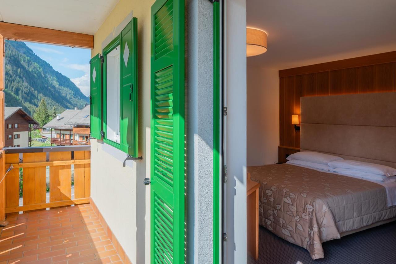 Hotel Ladina Campitello di Fassa Exteriör bild