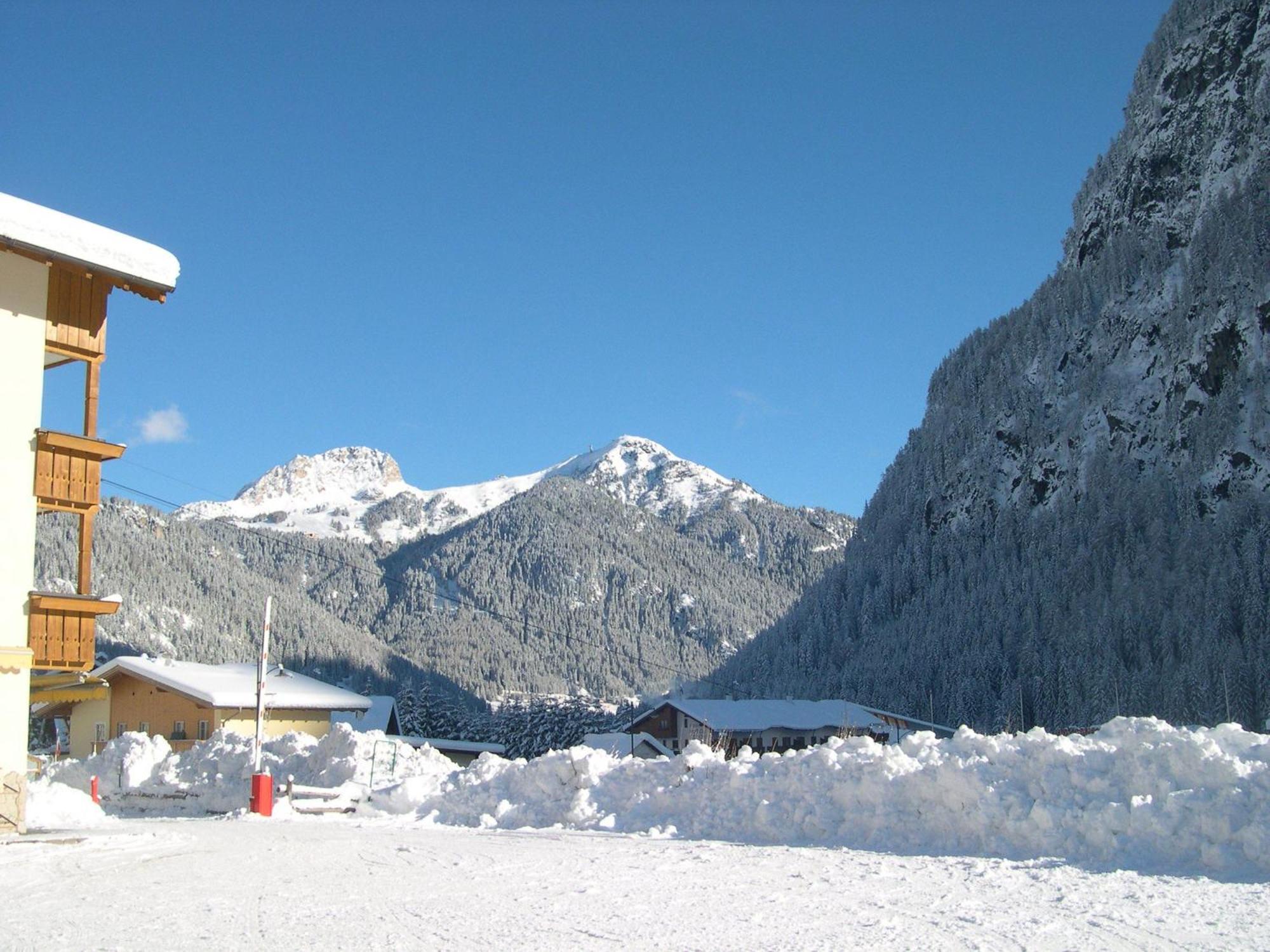 Hotel Ladina Campitello di Fassa Exteriör bild