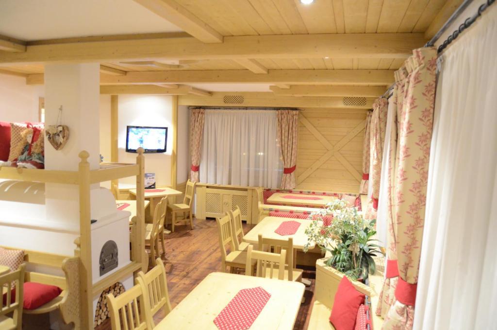 Hotel Ladina Campitello di Fassa Exteriör bild