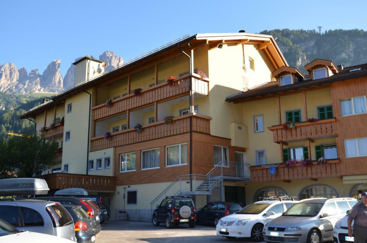 Hotel Ladina Campitello di Fassa Exteriör bild