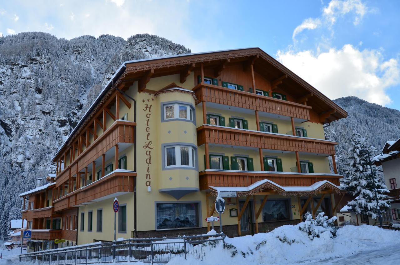Hotel Ladina Campitello di Fassa Exteriör bild